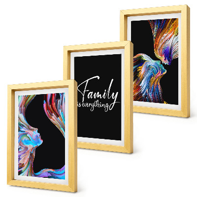 Juego de 3 cuadros decorativos Retratos de personas con coloridos diseños y una inscripción sobre la familia.