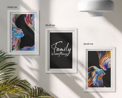 Juego de 3 cuadros decorativos Retratos de personas con coloridos diseños y una inscripción sobre la familia.