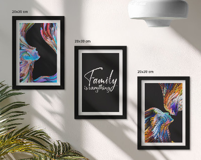 Juego de 3 cuadros decorativos Retratos de personas con coloridos diseños y una inscripción sobre la familia.