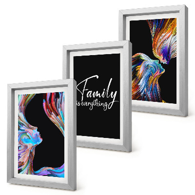 Juego de 3 cuadros decorativos Retratos de personas con coloridos diseños y una inscripción sobre la familia.