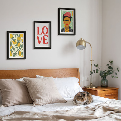 Tríptico enmarcado Limones con la inscripción AMOR, retrato pintado de Frida Kahlo.