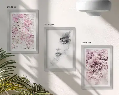 Juego de 3 cuadros decorativos delicadas peonías con retrato de mujer en blanco y negro
