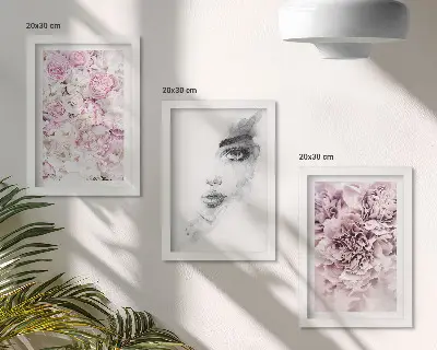 Juego de 3 cuadros decorativos delicadas peonías con retrato de mujer en blanco y negro