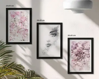Juego de 3 cuadros decorativos delicadas peonías con retrato de mujer en blanco y negro