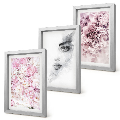 Juego de 3 cuadros decorativos Delicadas peonías, retrato en blanco y negro de una mujer
