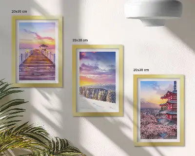 Tríptico enmarcado de paisajes románticos con cielos pintorescos