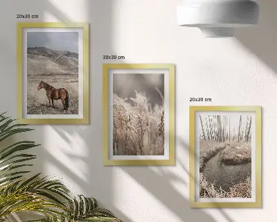 Juego de 3 cuadros decorativos con caballos en un paisaje de prados y arroyo invernal