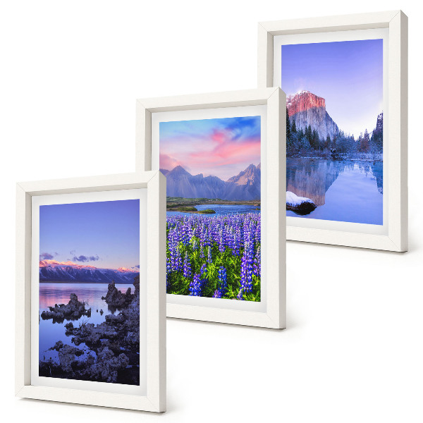Tríptico enmarcado Paisajes de montaña con agua, cielo y un campo de flores.
