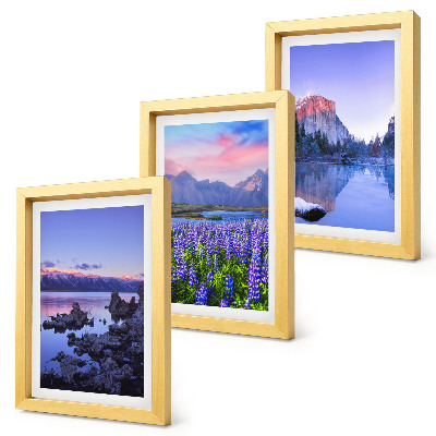 Tríptico enmarcado Paisajes de montaña con agua, cielo y un campo de flores.