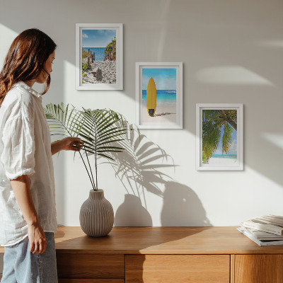 Juego de 3 cuadros decorativos Vistas vacacionales de la playa, las olas y las palmeras en el trópico.