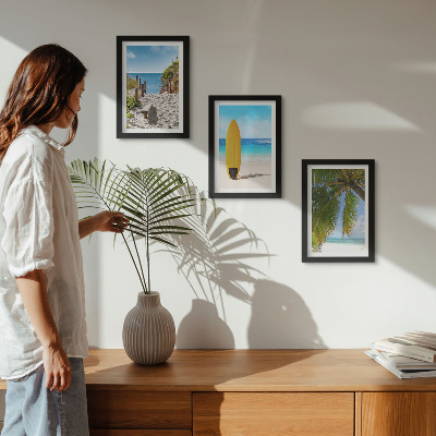 Juego de 3 cuadros decorativos Vistas vacacionales de la playa, las olas y las palmeras en el trópico.