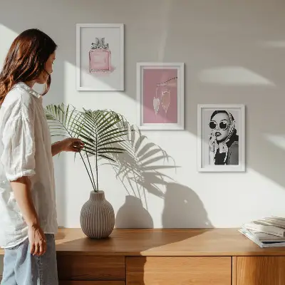 Juego de 3 cuadros decorativos con diseño de elegantes accesorios femeninos en tonos rosas