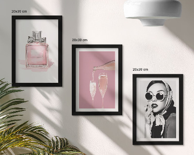 Juego de 3 cuadros decorativos Elegantes accesorios femeninos en tonos rosas.