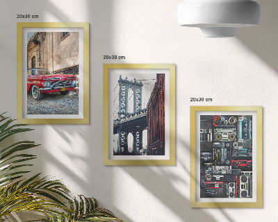 Juego de 3 cuadros decorativos Un coche viejo en la calle cerca del puente de Brooklyn y equipos de audio retro.