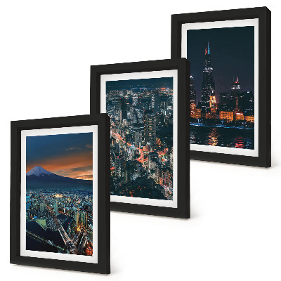 Tríptico enmarcado Vista de la ciudad por la noche, con rascacielos, desde la montaña.