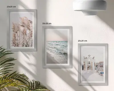 Tríptico enmarcado plantas costeras con olas del mar y casas blancas con vista al océano
