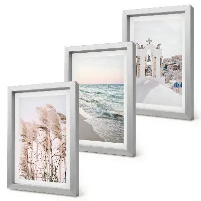Tríptico enmarcado plantas costeras con olas del mar y casas blancas con vista al océano