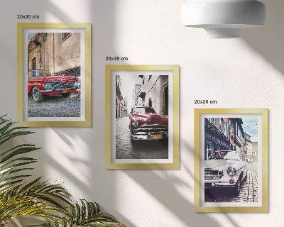 Juego de 3 cuadros decorativos Autos clásicos en calles de la ciudad en diferentes colores.
