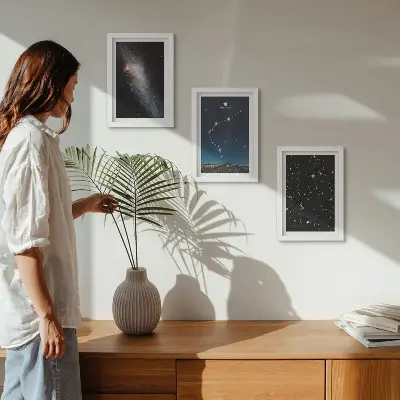 Tríptico enmarcado diseño del signo zodiacal Acuario en el espacio galáctico