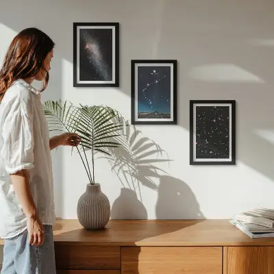 Tríptico enmarcado diseño del signo zodiacal Acuario en el espacio galáctico
