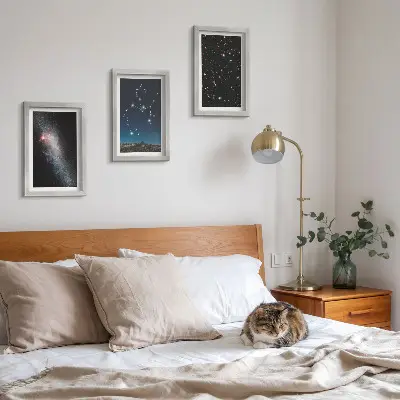 Tríptico enmarcado de galaxias, constelaciones y el signo zodiacal de Sagitario