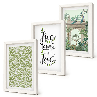Juego de 3 cuadros decorativos Hojas verdes, inscripciones y plantas exóticas en la arquitectura.