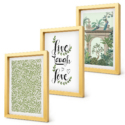 Juego de 3 cuadros decorativos Hojas verdes, inscripciones y plantas exóticas en la arquitectura.