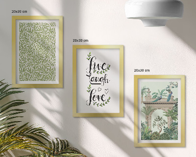 Juego de 3 cuadros decorativos Hojas verdes, inscripciones y plantas exóticas en la arquitectura.