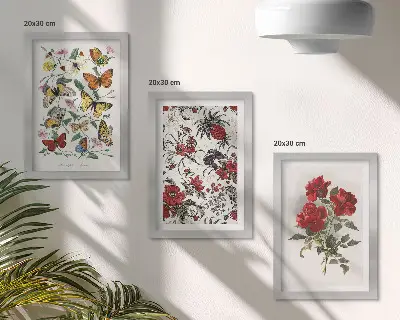 Tríptico enmarcado con diseño de mariposas, flores y rosas rojas en estilo clásico