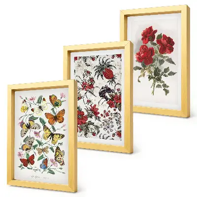 Tríptico enmarcado con diseño de mariposas, flores y rosas rojas en estilo clásico