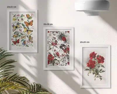 Tríptico enmarcado con diseño de mariposas, flores y rosas rojas en estilo clásico