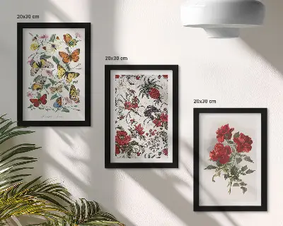 Tríptico enmarcado con diseño de mariposas, flores y rosas rojas en estilo clásico