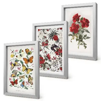 Tríptico enmarcado con diseño de mariposas, flores y rosas rojas en estilo clásico