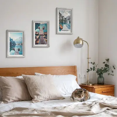 Juego de 3 cuadros decorativos lago tranquilo con muelles de madera y barcos