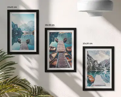Juego de 3 cuadros decorativos lago tranquilo con muelles de madera y barcos