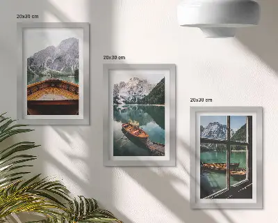Juego de 3 cuadros decorativos con vista de un lago de montaña con barcos y una ventana al fondo