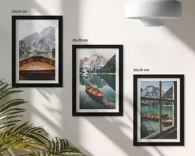Juego de 3 cuadros decorativos con vista de un lago de montaña con barcos y una ventana al fondo