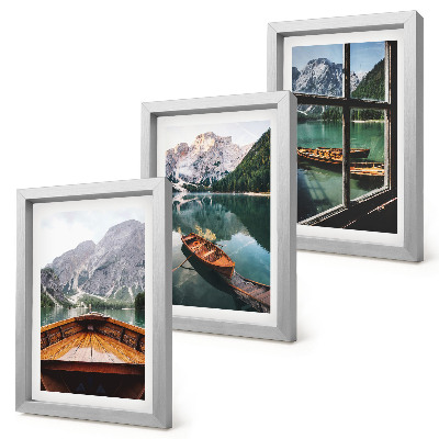 Juego de 3 cuadros decorativos Vista de un lago de montaña con barcos y una ventana al fondo.