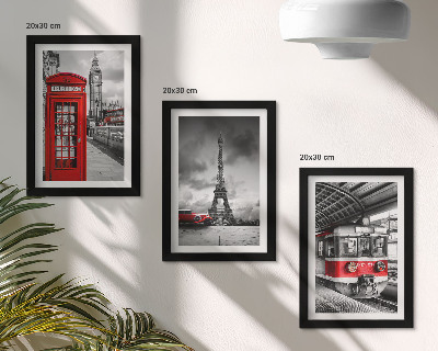 Tríptico enmarcado Ciudades emblemáticas: Londres, París y el transporte ferroviario.