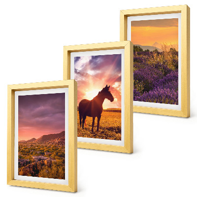Tríptico enmarcado Paisajes de montaña con caballos y campos de lavanda.