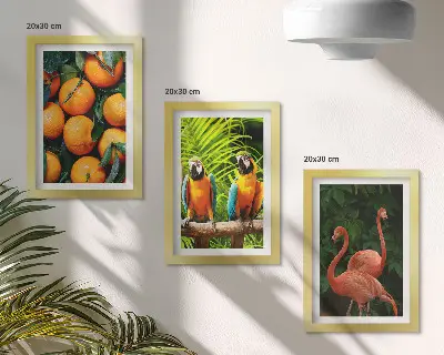 Tríptico enmarcado con diseño de toques frutales, loros y flamencos en el trópico