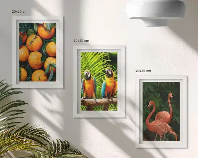 Tríptico enmarcado con diseño de toques frutales, loros y flamencos en el trópico