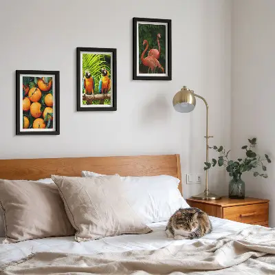 Tríptico enmarcado con diseño de toques frutales, loros y flamencos en el trópico