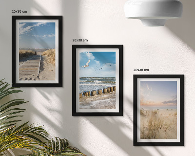 Juego de 3 cuadros decorativos Playa con arena, olas, cielo y pájaros en vuelo.