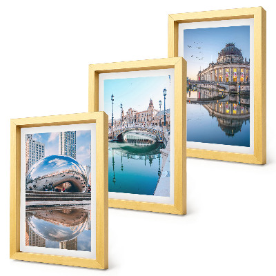 Juego de 3 cuadros decorativos Arquitectura urbana reflejada en el agua.