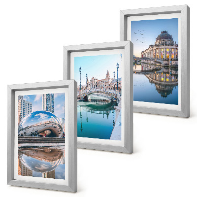 Juego de 3 cuadros decorativos Arquitectura urbana reflejada en el agua.