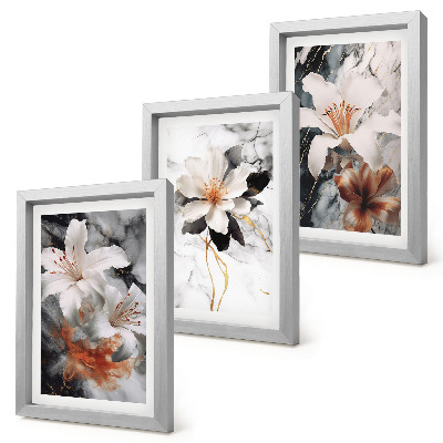 Juego de 3 cuadros decorativos Flores sobre un fondo de mármol en tonos blancos y negros.