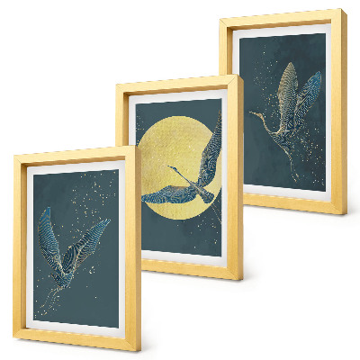 Tríptico enmarcado Grullas en vuelo con la luna y las estrellas de fondo.