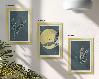 Tríptico enmarcado de grullas en vuelo con la luna y las estrellas de fondo