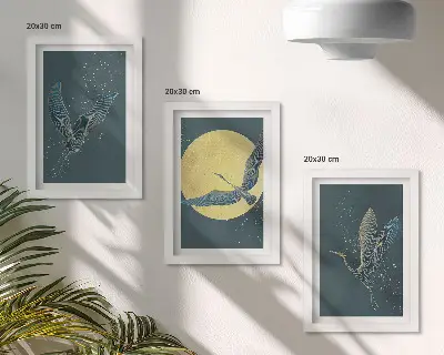 Tríptico enmarcado de grullas en vuelo con la luna y las estrellas de fondo